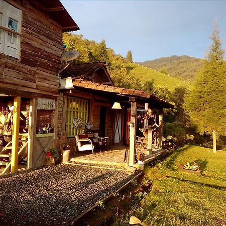 Tarragona Hostal 산타 로사 데 카발 외부 사진