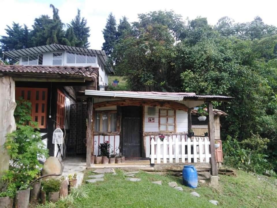 Tarragona Hostal 산타 로사 데 카발 외부 사진