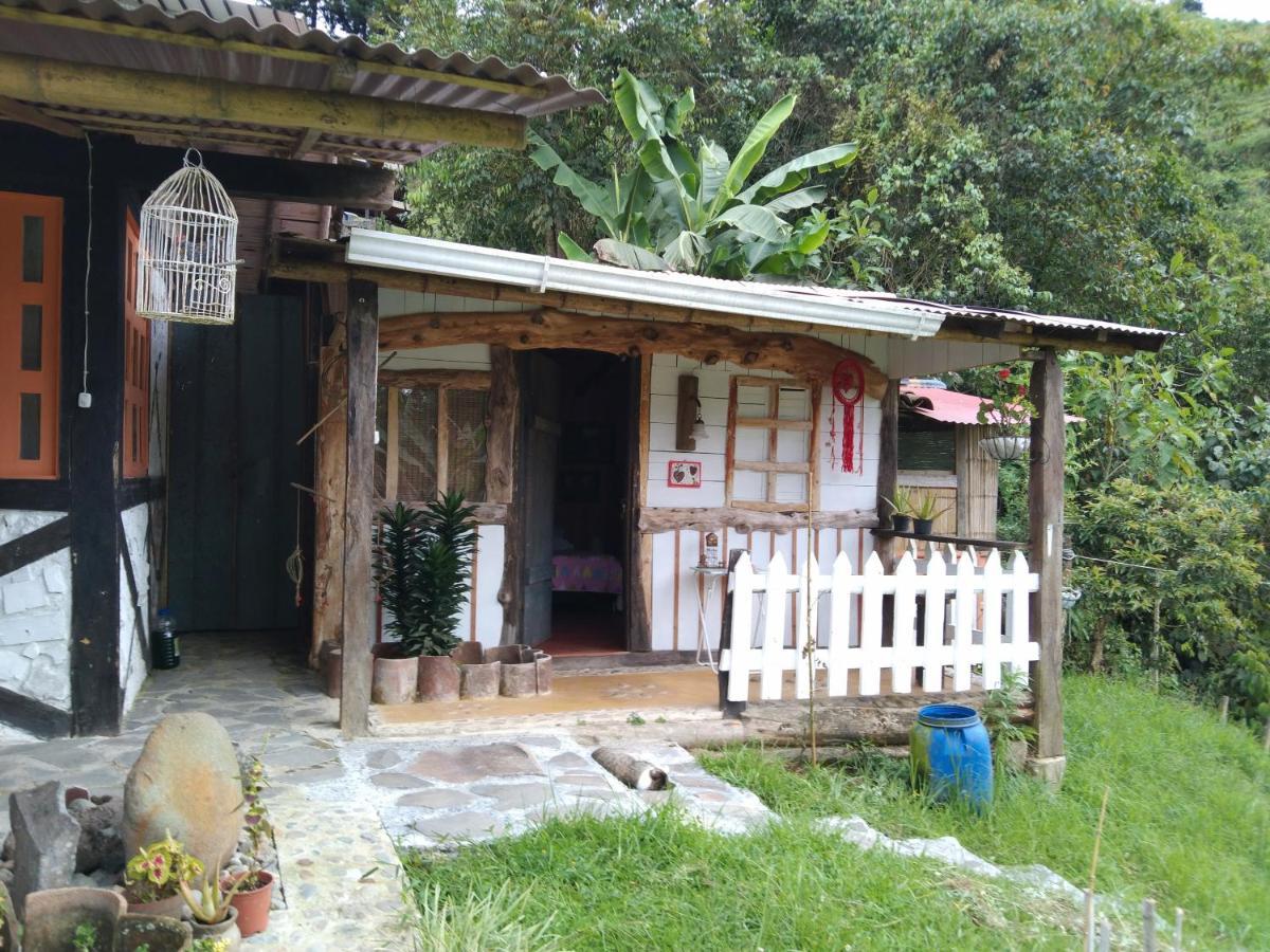 Tarragona Hostal 산타 로사 데 카발 외부 사진