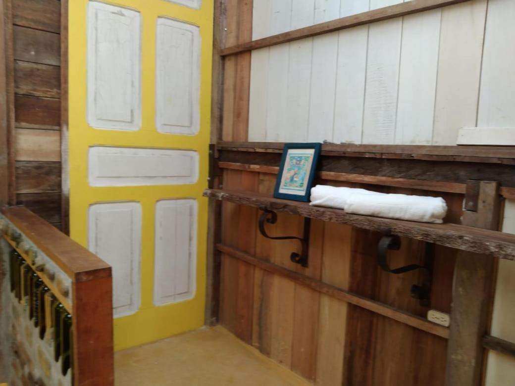 Tarragona Hostal 산타 로사 데 카발 외부 사진