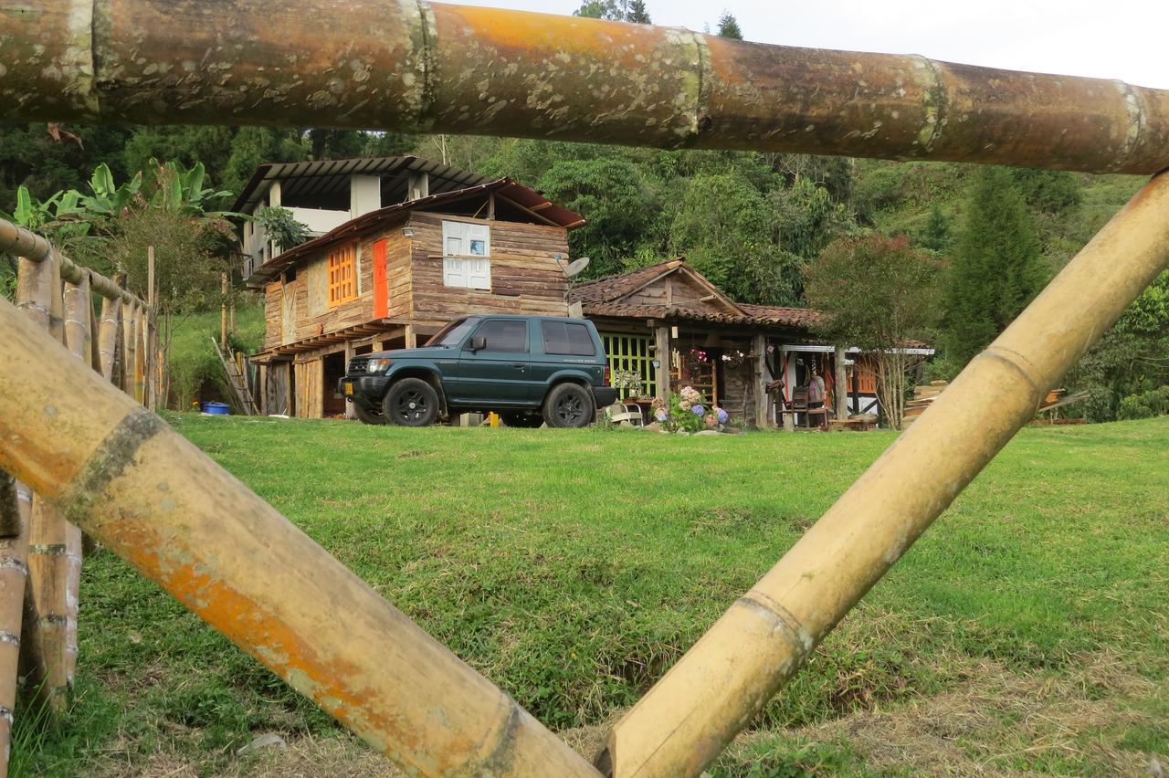 Tarragona Hostal 산타 로사 데 카발 외부 사진